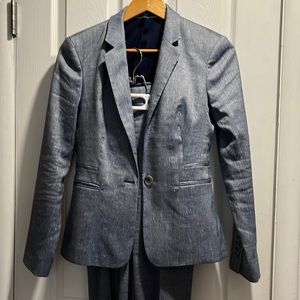Express suit. Great used condition.